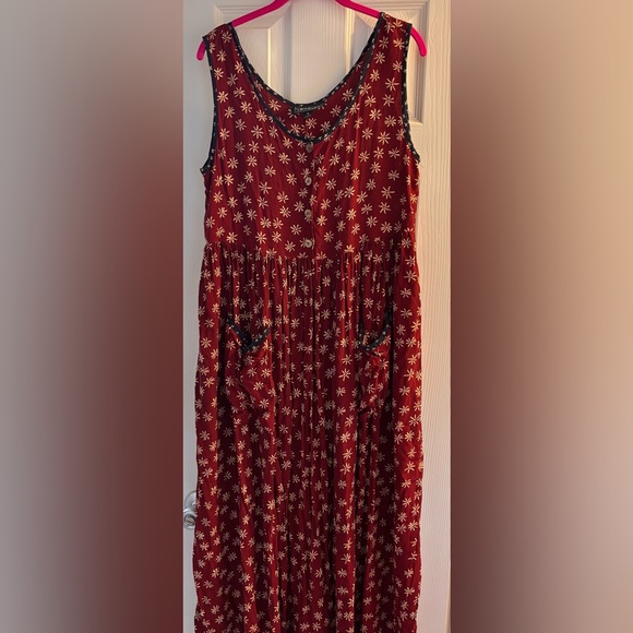 Karen Kane Dresses & Skirts - Karen Kane Red Flower Pattern contrasting Navy trim Maxi Dress
